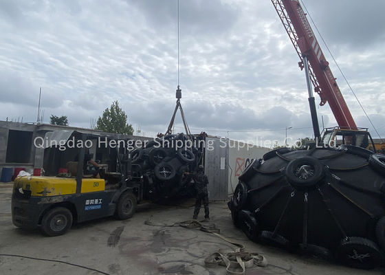 गुणवत्ता ISO17357 प्रमाणित 24 महीने की शेल्फ लाइफ और VLCC ULCC संगतता के साथ वायवीय रबर फेंडर फैक्टरी