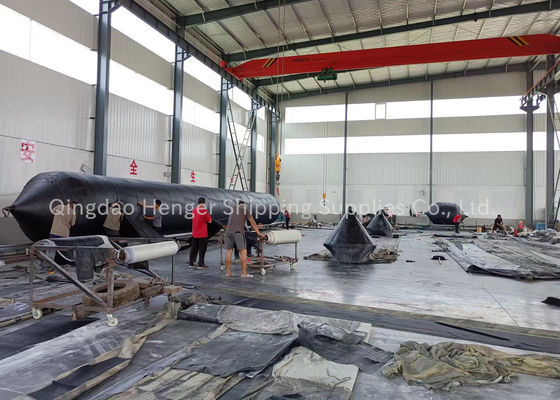 गुणवत्ता Durable Marine Rubber Airbag with 0.8-3 M Diameter and 4-25 M Length for Ship Launching and Salvaging फैक्टरी