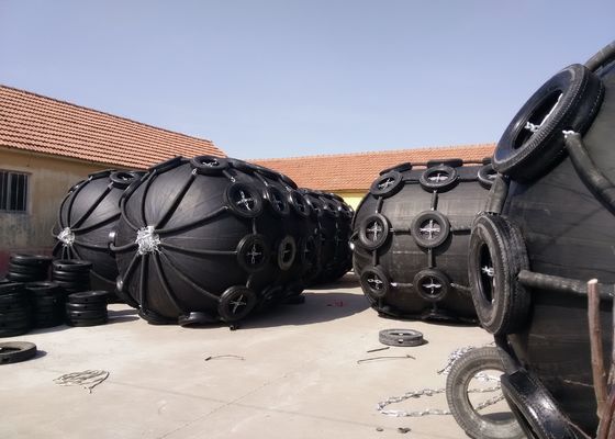 गुणवत्ता मूल समुद्री रबर फेंडर अत्यधिक टिकाऊ और आईएसओ 17357 2014 मानक के साथ लंबे समय तक चलने वाला फैक्टरी