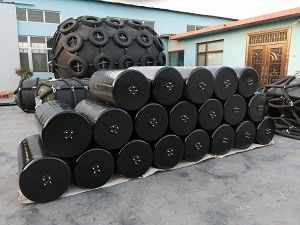 गुणवत्ता पॉलीयुरेथेन ब्लैक फ्लोटिंग फोम भरा मरीन डॉक बोट फेंडर फैक्टरी