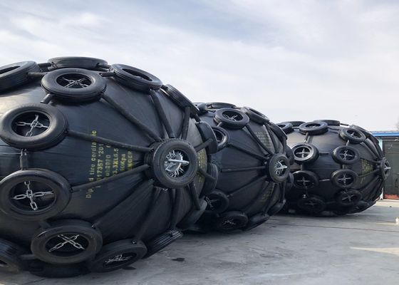 गुणवत्ता बिक्री के लिए चेन और टाई के साथ 3.3*6.5M 50Kpa योकोहामा प्रकार का वायवीय रबर फेंडर फैक्टरी