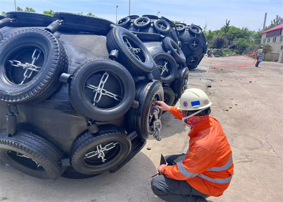 गुणवत्ता योकोहामा फ्लोटिंग शिप न्यूमेटिक रबर फेंडर 3.3*6.5M 50kpa चेन टायर के साथ फैक्टरी