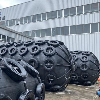गुणवत्ता Three-Year Warranty Pneumatic Rubber Fender 2.0*4.5M For Dock Anti-Collision फैक्टरी