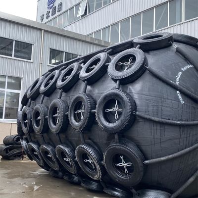 गुणवत्ता Three-Year Warranty Pneumatic Rubber Fender 2.0*4.5M For Dock Anti-Collision फैक्टरी