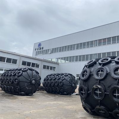 गुणवत्ता Three-Year Warranty Pneumatic Rubber Fender 2.0*4.5M For Dock Anti-Collision फैक्टरी