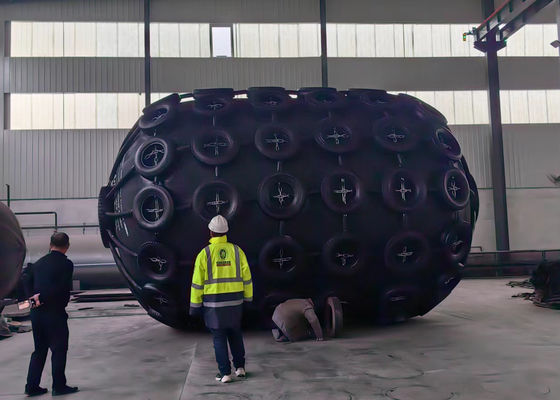 गुणवत्ता 50kPa/80kPa Pneumatic Marine Fender and Inflatable Dock Fender with 1M-6.5M Length for Ship-to-Ship and Ship-to-Dock Protection कारखाना