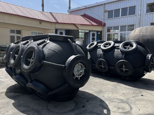 गुणवत्ता अनुकूलित काले वायवीय रबर फेंडर उच्च स्थायित्व फैक्टरी