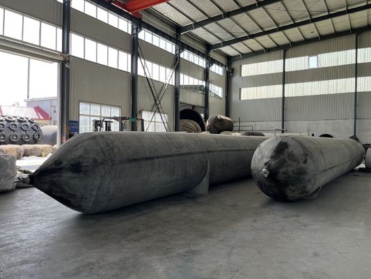 गुणवत्ता High Pressure Resistance Inflatable Marine Airbags Cylindrical Type Offering Performance for Ship Launching and Cargo Handling फैक्टरी