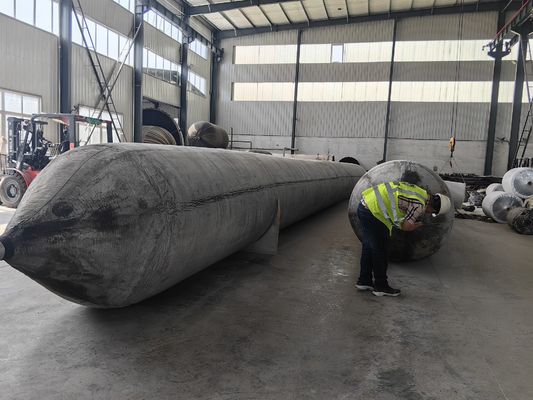 गुणवत्ता High Pressure Resistance Inflatable Marine Airbags Cylindrical Type Offering Performance for Ship Launching and Cargo Handling फैक्टरी