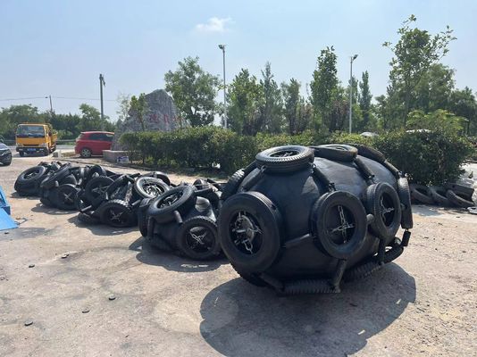 गुणवत्ता जहाज जाल/स्लिंग प्रकार वायवीय रबर फेंडर 50kpa / 80kpa inflatable फैक्टरी
