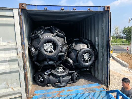 गुणवत्ता जहाज जाल/स्लिंग प्रकार वायवीय रबर फेंडर 50kpa / 80kpa inflatable फैक्टरी
