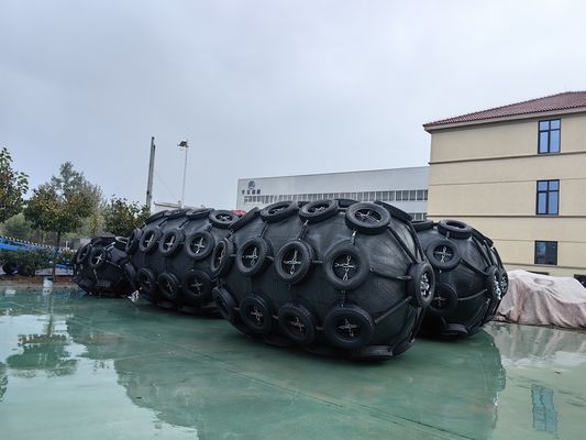 गुणवत्ता उच्च दबाव और सुरक्षा वाल्व सहित 80Kpa प्रारंभिक दबाव वायवीय रबर फेंडर फैक्टरी