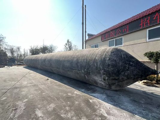 गुणवत्ता 0.2-0.4 एमपीए दबाव सीमा के साथ काले भारी शुल्क inflatable समुद्री एयरबैग फैक्टरी