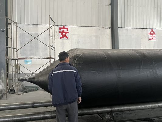 गुणवत्ता Inflatable Barge Docking Airbag Pressure Range 0.2-0.4Mpa Provide Safe Protection During Barge Mooring Docking फैक्टरी