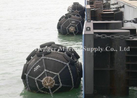 गुणवत्ता ISO 17357 Compliant High Elasticity Natural Rubber Pneumatic Rubber Fender for Port Anti-Collision Use कारखाना
