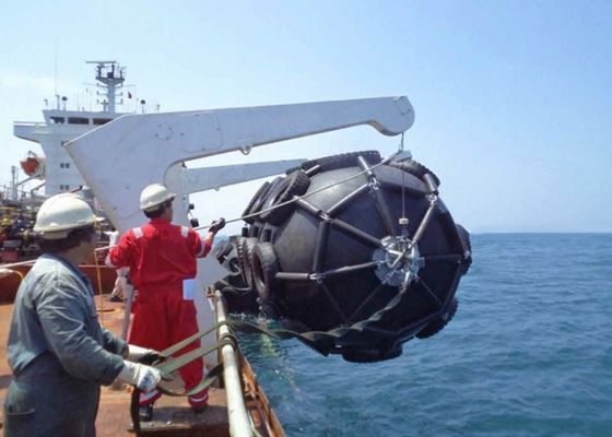 गुणवत्ता 0.05 एमपीए 0.08 एमपीए इंफ्लैटेबल समुद्री रबड़ फेंडर, अच्छी वायु तंग फ्लोटिंग डॉक रबड़ फेंडर फैक्टरी