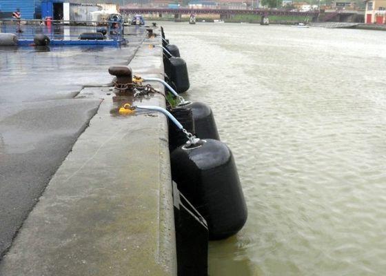 गुणवत्ता ISO 17357 Certified EVA Foam Filled Fender with Customizable Density 70-110kg/m³ and 0.5m-4.8m Diameter for Marine Use कारखाना