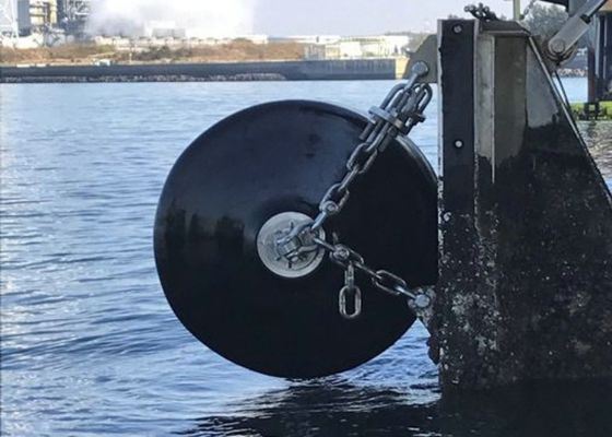 गुणवत्ता उच्च लचीलापन विरोधी रिसाव उम्र बढ़ने प्रतिरोध फोम भरा हुआ फेंडर समुद्री अनुप्रयोगों के लिए ईवीए ठोस फेंडर फैक्टरी