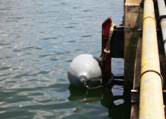 गुणवत्ता चेन और टायर नेट के साथ पॉलीयूरा स्प्रेइंग कोटिंग इंफ्लैटेबल डॉक फेंडर फैक्टरी