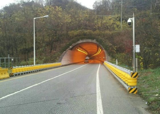 गुणवत्ता पु फोम / ईवा ट्रैफिक सुरक्षा रोलर बैरियर रोड स्पिनिंग बैरल अनुकूलित आकार फैक्टरी