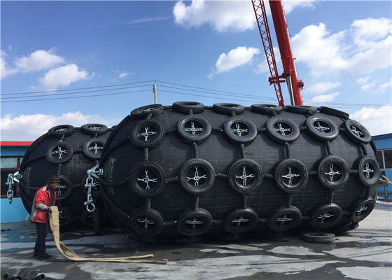 गुणवत्ता वायवीय फ्लोटिंग नेचर रबर फेंडर जस्ती टायर चेन नेट एंटी करप्शन फैक्टरी