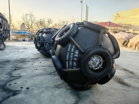 गुणवत्ता ऊर्जा अवशोषण 300-5000KJ वायवीय रबर फेंडर अच्छा घर्षण प्रतिरोध समुद्री भागों फैक्टरी