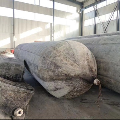 गुणवत्ता अति टिकाऊ समुद्री रबर एयरबैग भारी भारों के साथ जहाजों के संचालन के लिए लचीले समाधान फैक्टरी