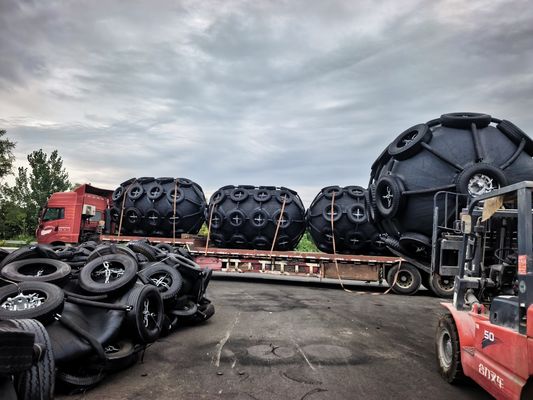 गुणवत्ता आईएसओ 17357 2014 तकनीकी मानक और मूल के अनुरूप उच्च टिकाऊ समुद्री रबर फेंडर फैक्टरी