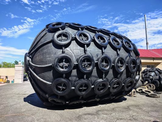 गुणवत्ता सुरक्षा वाल्व और 24 महीने के शेल्फ लाइफ के साथ अनुकूलित 0.3-4.8 मीटर न्यूमेटिक रबर फेंडर फैक्टरी