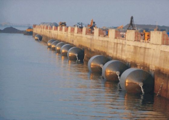 गुणवत्ता High Density Foam Core Foam Filled Fender with High Energy Absorption Capacity and Positive Buoyancy for Marine Protection फैक्टरी