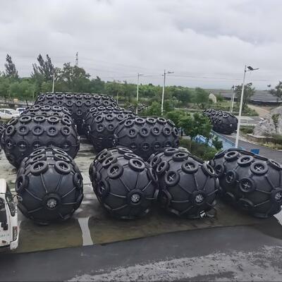 गुणवत्ता Heavy Duty Pneumatic Rubber Fender Offering Excellent Performance in Protecting Marine Vessels and Facilities फैक्टरी