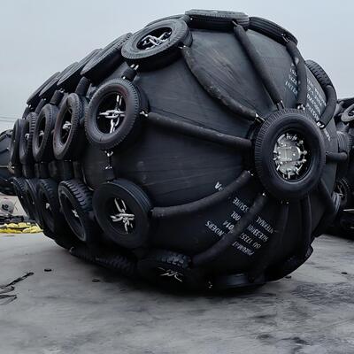 गुणवत्ता Heavy Duty Pneumatic Rubber Fender Offering Excellent Performance In Protecting Marine Vessels And Facilities फैक्टरी