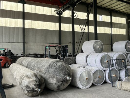 गुणवत्ता Marine Rubber Airbag with High Grip Surface Pattern for Stable Shipyard Positioning in 0.8-3 M Diameter and 4-25 M Length कारखाना