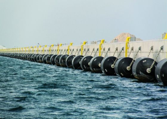 गुणवत्ता उच्च यांत्रिक शक्ति के साथ जहाज सुरक्षात्मक फ़्लोटिंग डॉक फेंडर फैक्टरी