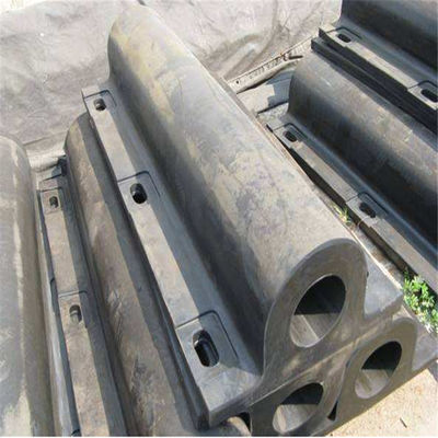 गुणवत्ता जहाज 2 साल की वारंटी के लिए H200 * L800 मरीन रबर फेंडर डी टाइप फेंडर फैक्टरी