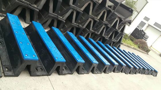 गुणवत्ता जहाज 2 साल की वारंटी के लिए H200 * L800 मरीन रबर फेंडर वी टाइप फेंडर फैक्टरी