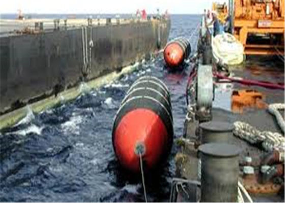 गुणवत्ता 50KPa / 80Kpa समुद्री नाव फेंडर ईवा फोम भरा हुआ फेंडर फैक्टरी