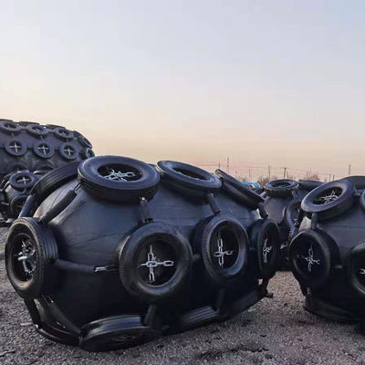 गुणवत्ता 0.3-4.8 एम उपलब्ध आकारों और जहाज फेंडर अनुप्रयोगों के लिए 50kpa और 80kpa दबाव के साथ अनुकूलित वायवीय रबर फेंडर फैक्टरी