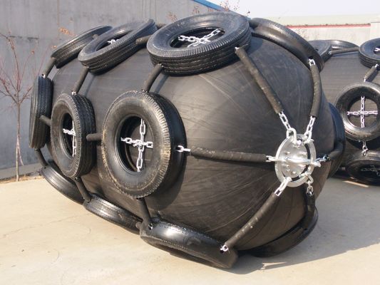 गुणवत्ता चेन टाइप मरीन ब्लैक के साथ 50kpa 80kpa वायवीय समुद्री फेंडर फैक्टरी