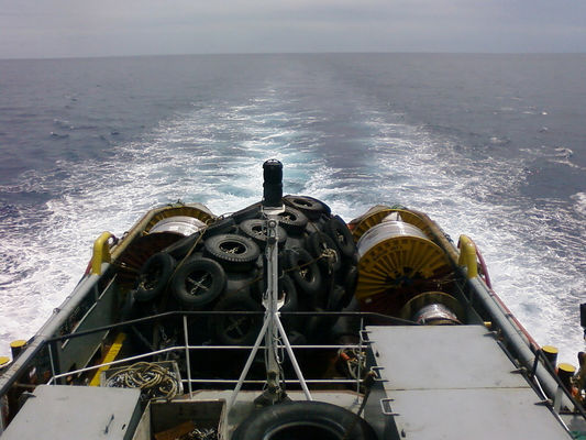 गुणवत्ता शिप बर्थिंग के लिए 50kpa सबमरीन स्लिंग टाइप फेंडर योकोहामा न्यूमेटिक रबर फेंडर फैक्टरी