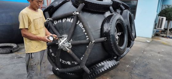 गुणवत्ता योकोहामा प्रकार समुद्री रबर फेंडर समुद्री पियर फेंडर 0.5m-3.3m व्यास फैक्टरी