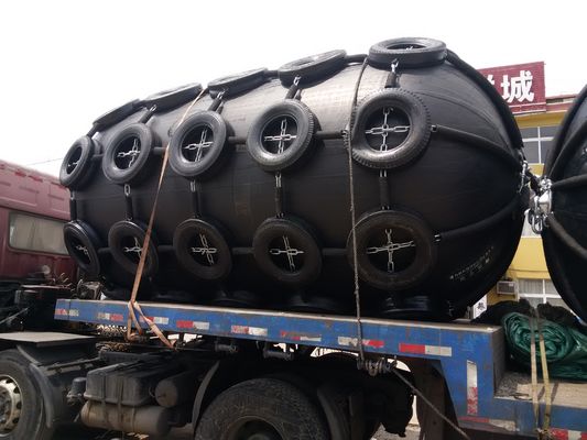 गुणवत्ता रस्सी जाल फ्लोटिंग वायवीय रबड़ फेंडर वायवीय समुद्री फेंडर डी प्रकार फेंडर फैक्टरी