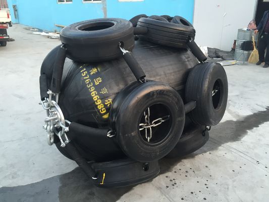 गुणवत्ता रस्सी नेट वायवीय नाव फेंडर वायवीय रबड़ फेंडर के साथ रबड़ चटाई फैक्टरी