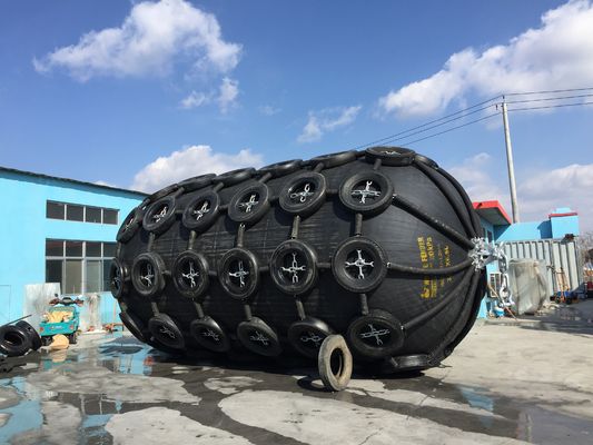 गुणवत्ता अंतर्राष्ट्रीय प्रमाणन 50KPA वायवीय रबर फेंडर फैक्टरी