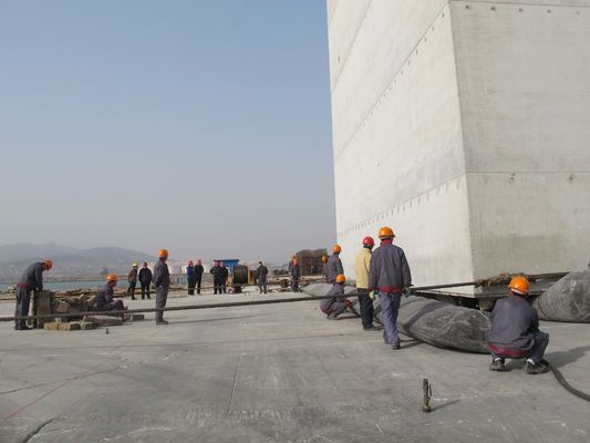 गुणवत्ता हैवी लिफ्टिंग रबर इन्फ्लेटेबल मरीन एयरबैग्स D15 * L20m मरीन लिफ्टिंग एयरबैग फैक्टरी