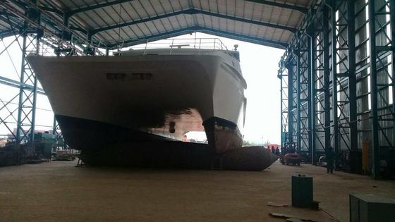 गुणवत्ता 250 टी / एम समुद्री बचाव एयरबैग शिप लॉन्चिंग और लिफ्टिंग एयरबैग फैक्टरी