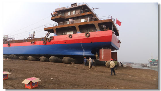 गुणवत्ता 250 टी / एम समुद्री बचाव एयरबैग शिप लॉन्चिंग और लिफ्टिंग एयरबैग फैक्टरी