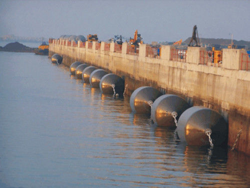 गुणवत्ता Hot Dip Galvanized Foam Filled Fender with High Energy Absorption and Maintenance-free Design for Marine Vessel Protection फैक्टरी