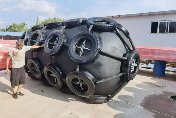 गुणवत्ता चेन नेट के साथ समुद्री फेंडर इन्फ्लैटेबल फ्लोटिंग योकोहामा न्यूमेटिक रबड़ फेंडर फैक्टरी