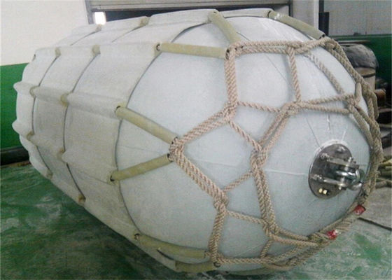 गुणवत्ता व्हाइट स्लिंग टाइप फ्लोटिंग न्यूमेटिक रबर फेंडर 50kpa 3.3x6.5m फैक्टरी